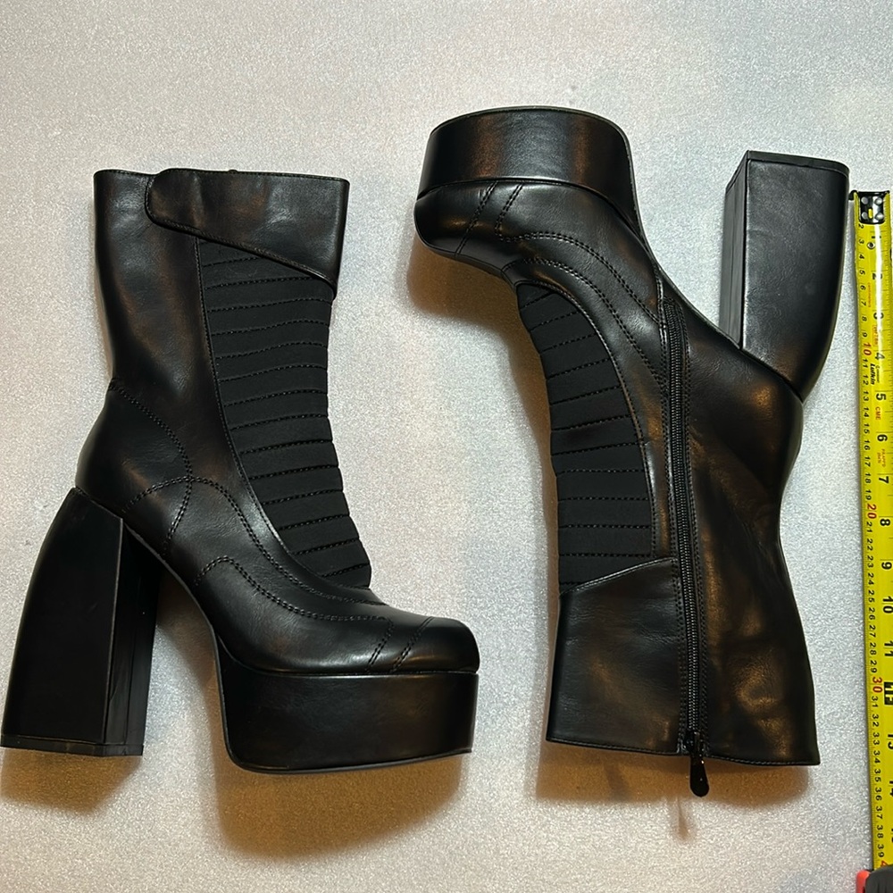 Neoprene/PU platform boots. Size 10 new